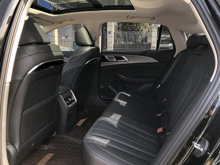 Фото 6 - Hongqi H5