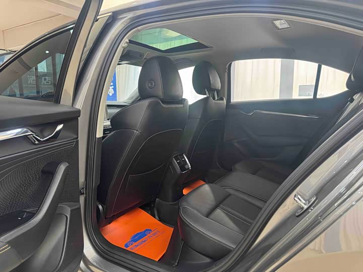 Фото 8 - Skoda Octavia Pro