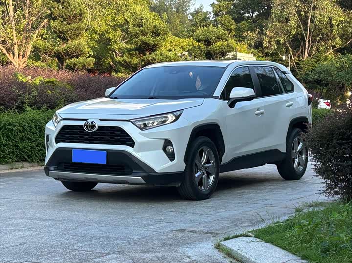 Фото 1 - Toyota RAV4