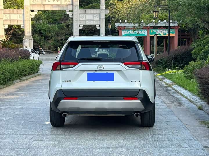 Фото 5 - Toyota RAV4