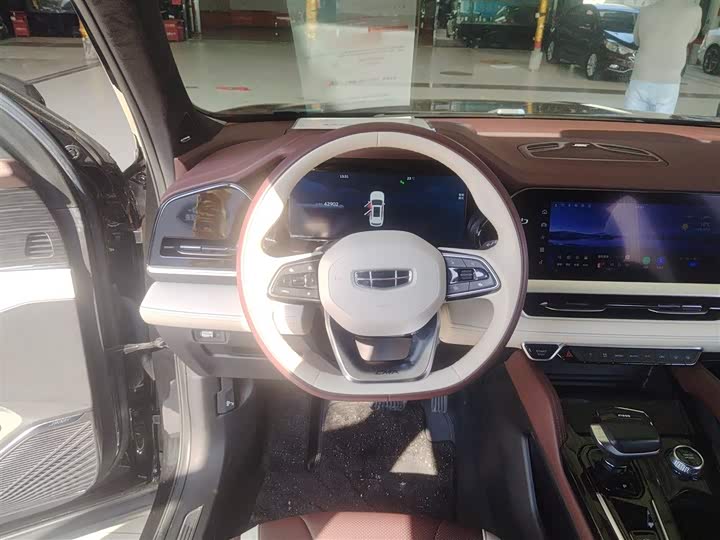 Фото 3 - Geely Monjaro