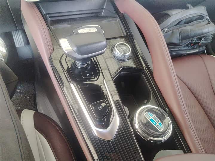 Фото 6 - Geely Monjaro