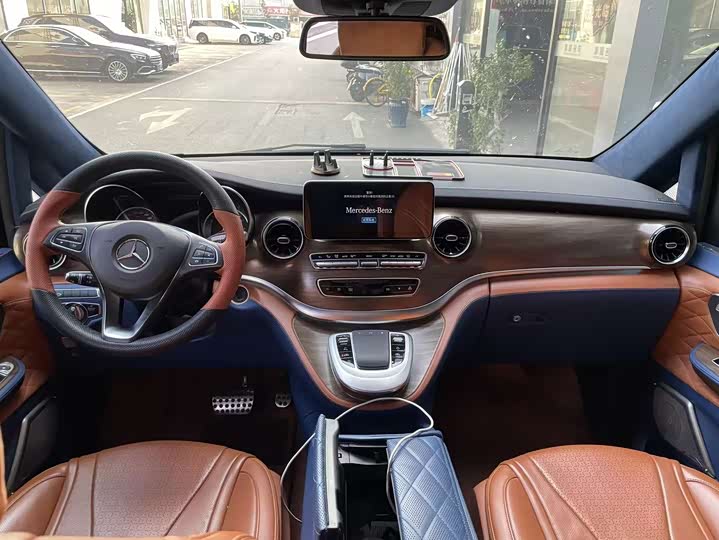 Фото 9 - Mercedes-Benz V-Class