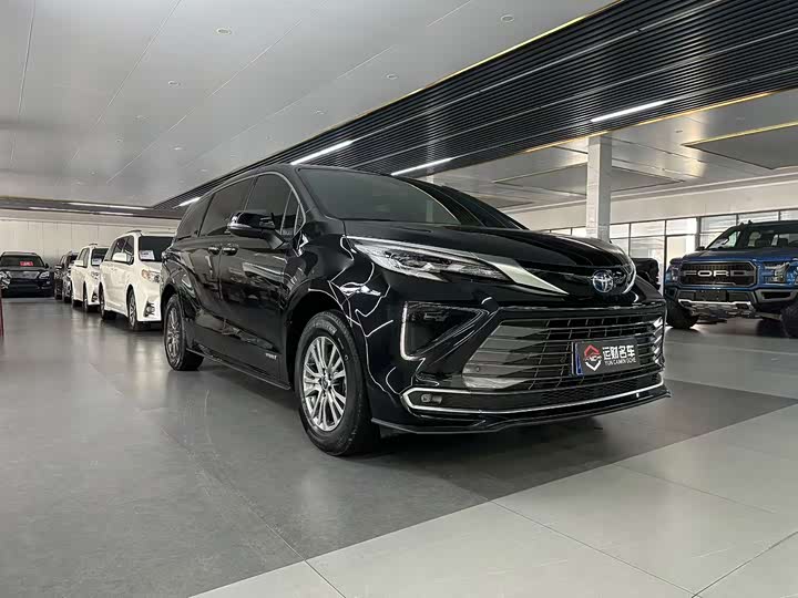 Фото 3 - Toyota Sienna