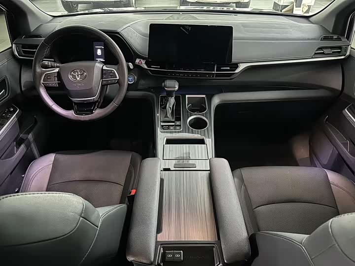 Фото 6 - Toyota Sienna