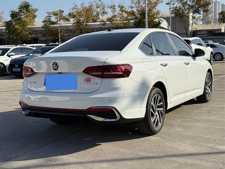 Фото 7 - Volkswagen Lavida