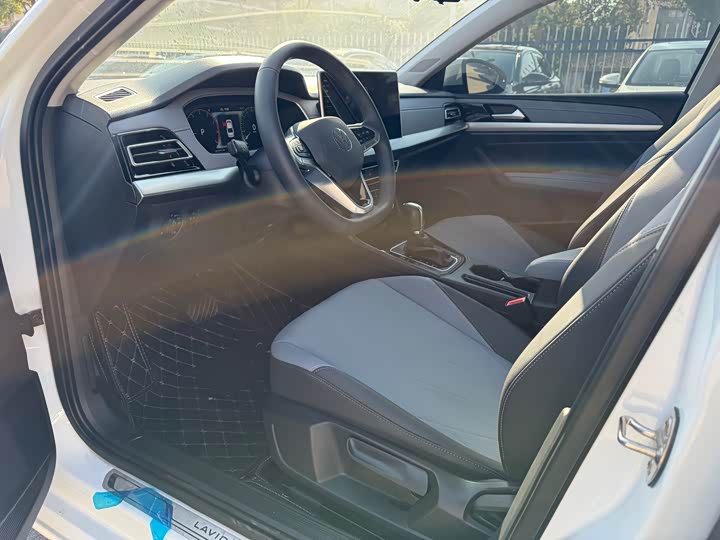 Фото 9 - Volkswagen Lavida