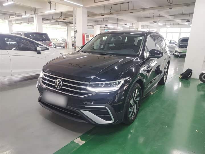Фото 2 - Volkswagen Tiguan L Pro