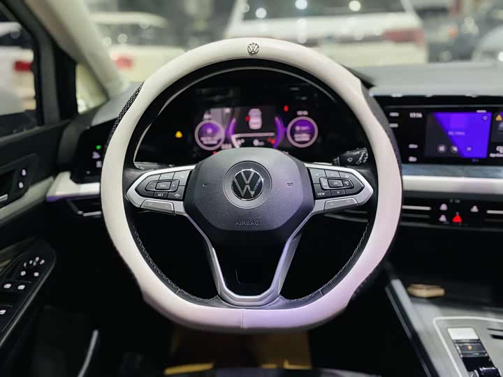 Фото 4 - Volkswagen Golf