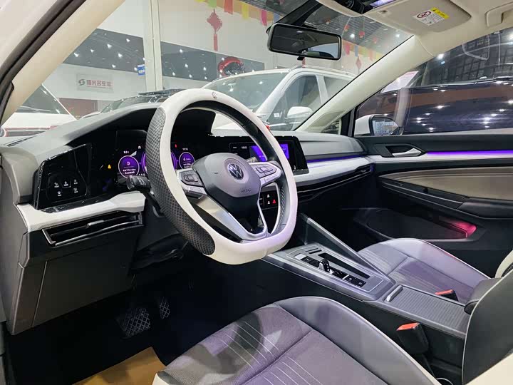 Фото 5 - Volkswagen Golf