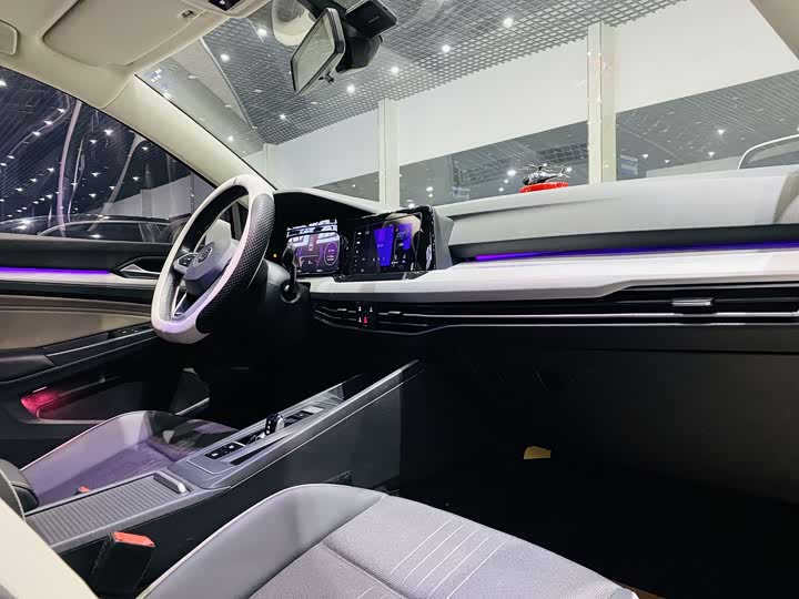 Фото 6 - Volkswagen Golf