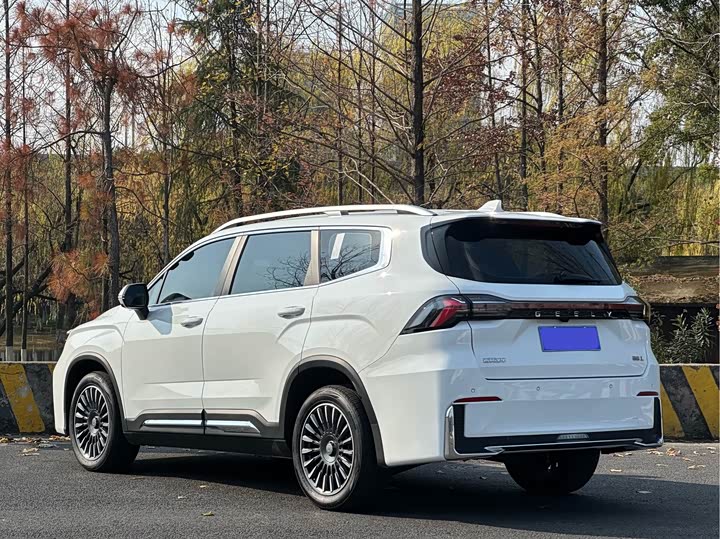 Фото 4 - Geely Okavango L