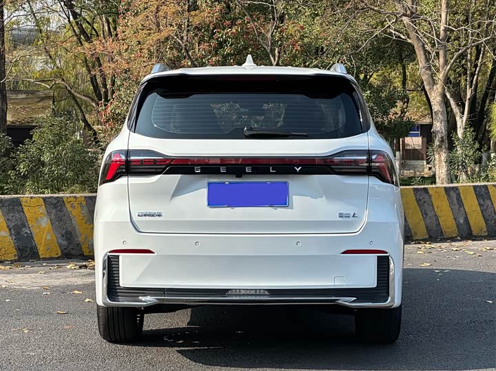 Фото 6 - Geely Okavango L