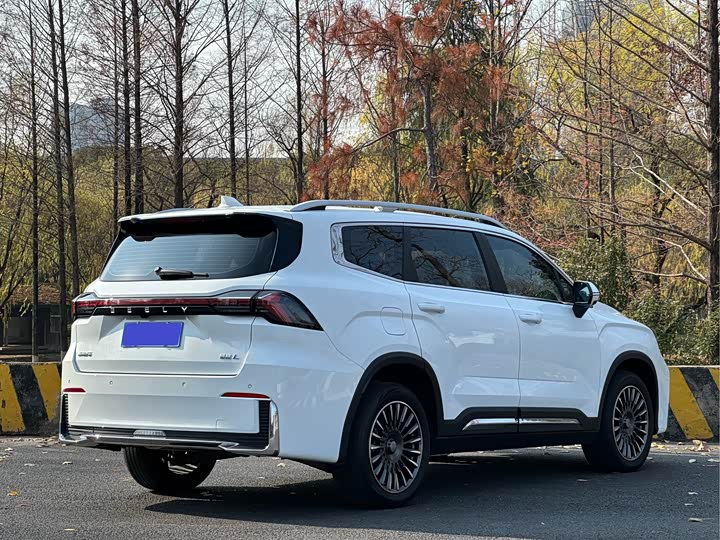 Фото 7 - Geely Okavango L