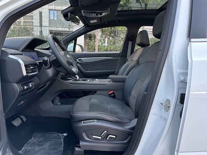 Фото 8 - Geely Okavango L