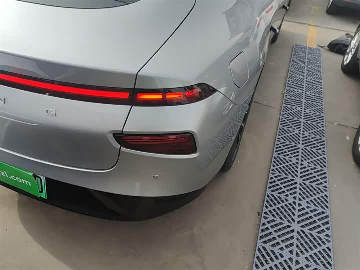 Фото 8 - XPeng P7