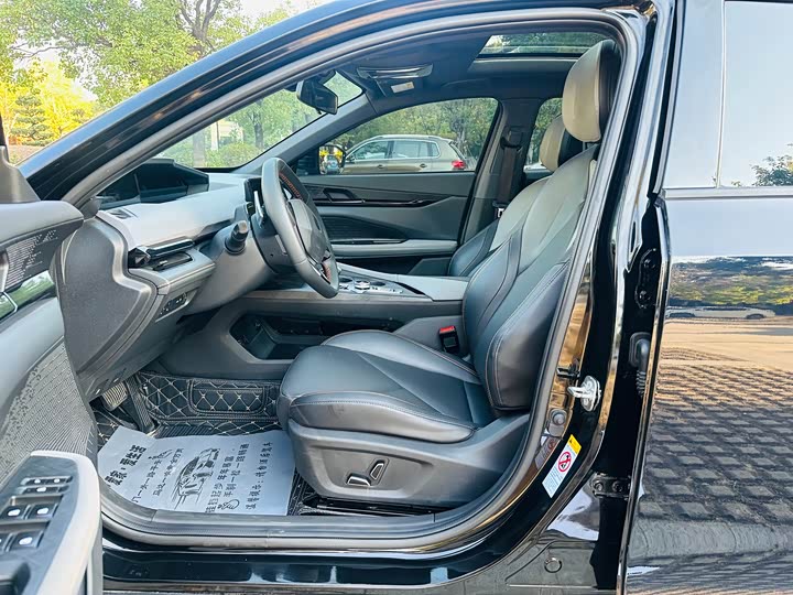 Фото 4 - Changan UNI-V