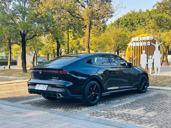 Фото 7 - Changan UNI-V