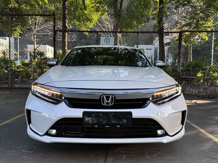 Фото 2 - Honda Inspire