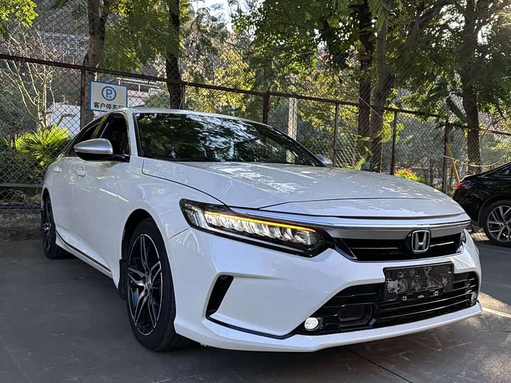 Фото 3 - Honda Inspire