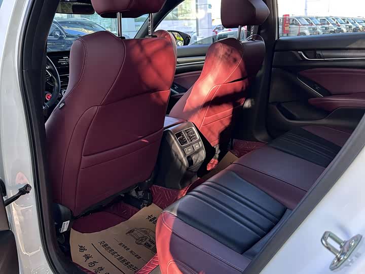 Фото 5 - Honda Inspire