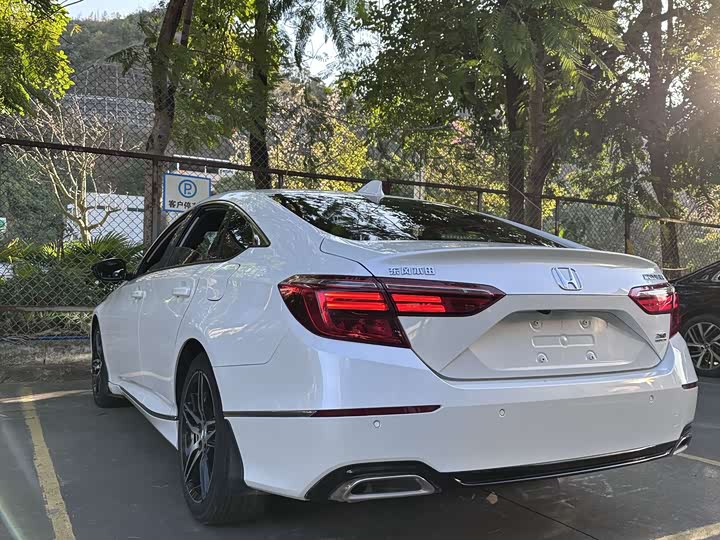 Фото 7 - Honda Inspire