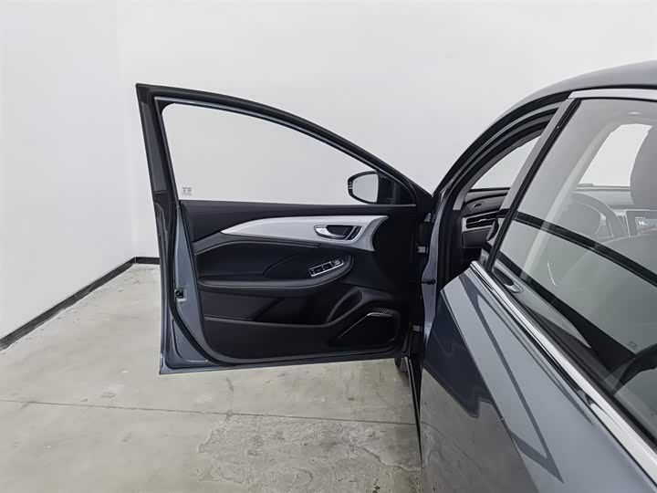 Фото 8 - Roewe i6 Max