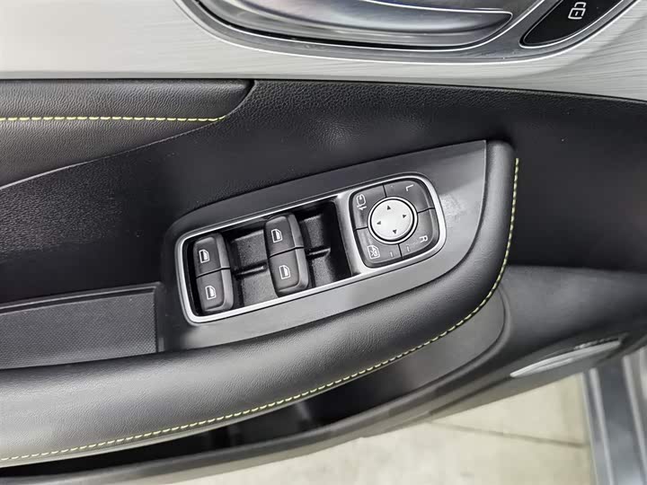 Фото 9 - Roewe i6 Max