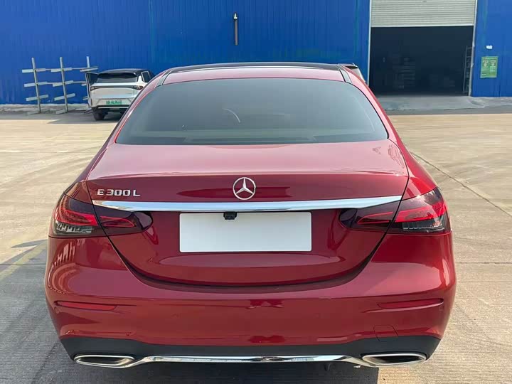 Фото 4 - Mercedes-Benz E-Class