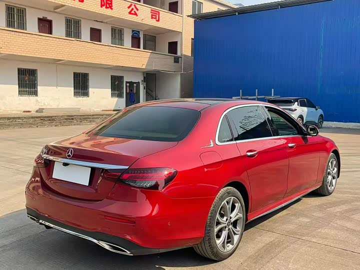 Фото 5 - Mercedes-Benz E-Class