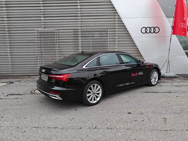 Фото 4 - Audi A6L