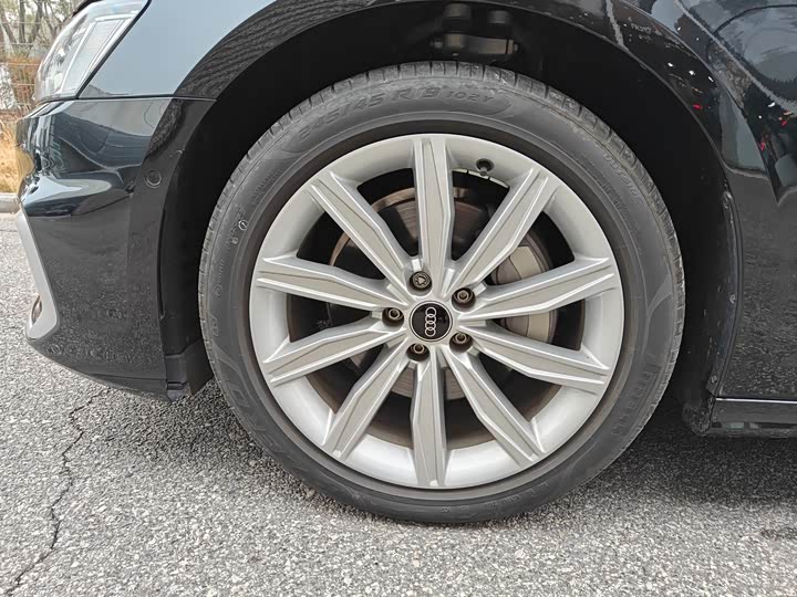 Фото 9 - Audi A6L