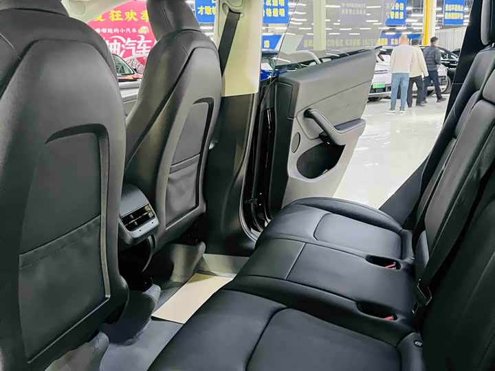 Фото 8 - Tesla Model Y