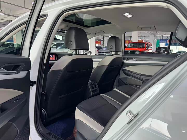 Фото 7 - Volkswagen Golf