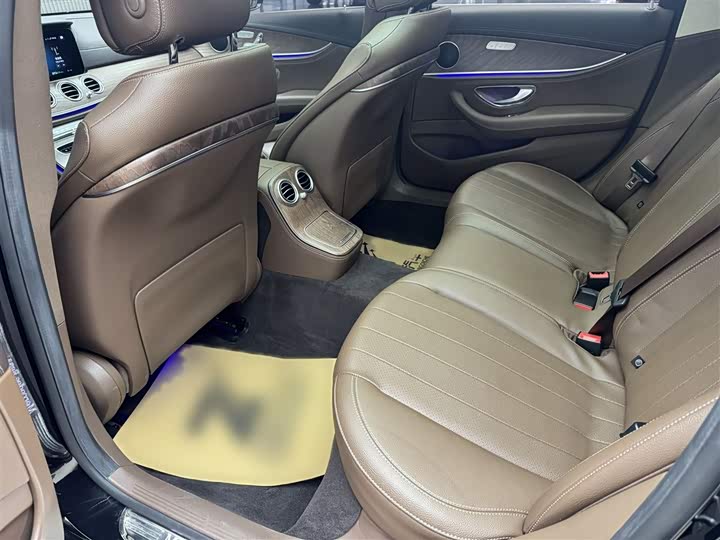 Фото 2 - Mercedes-Benz E-Class