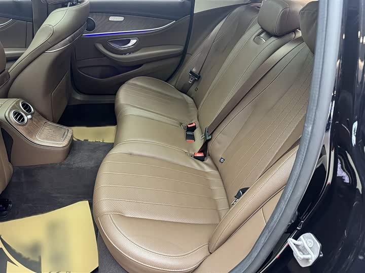 Фото 4 - Mercedes-Benz E-Class