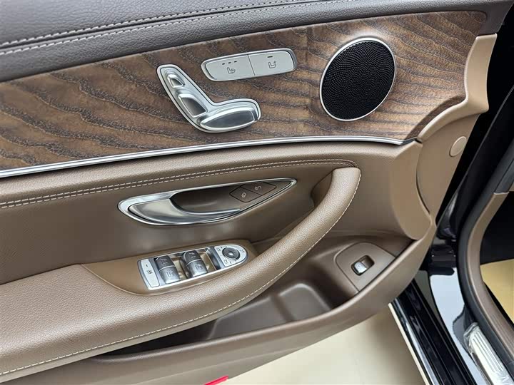 Фото 7 - Mercedes-Benz E-Class