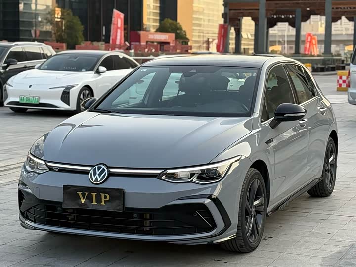 Фото 1 - Volkswagen Golf