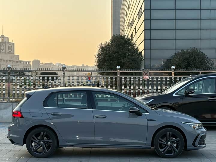 Фото 3 - Volkswagen Golf