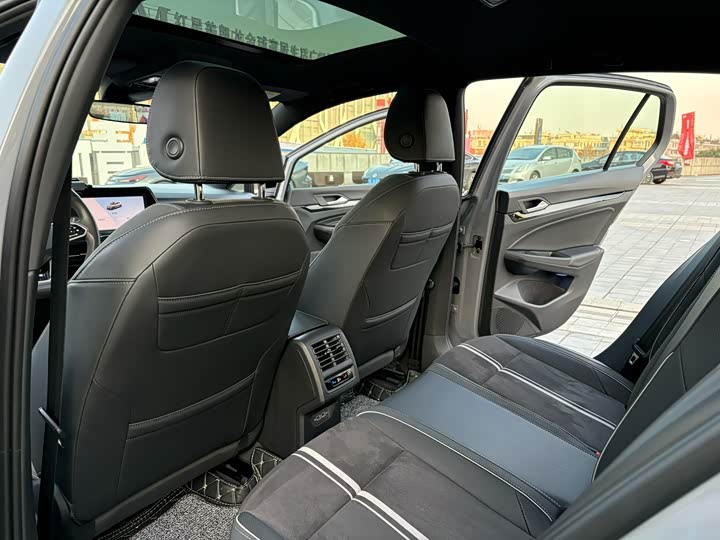 Фото 7 - Volkswagen Golf