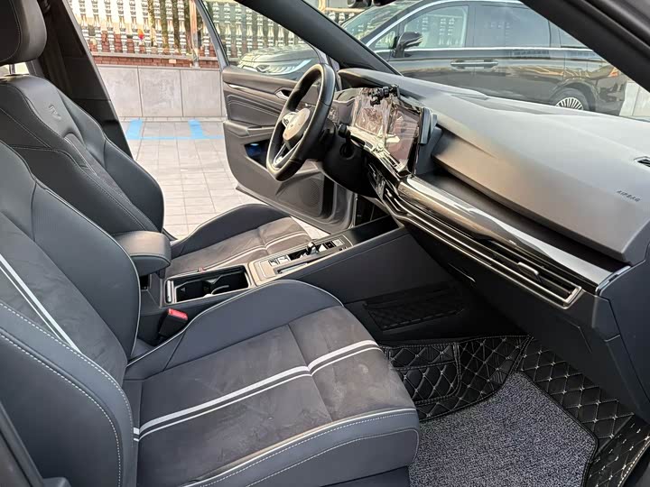 Фото 8 - Volkswagen Golf