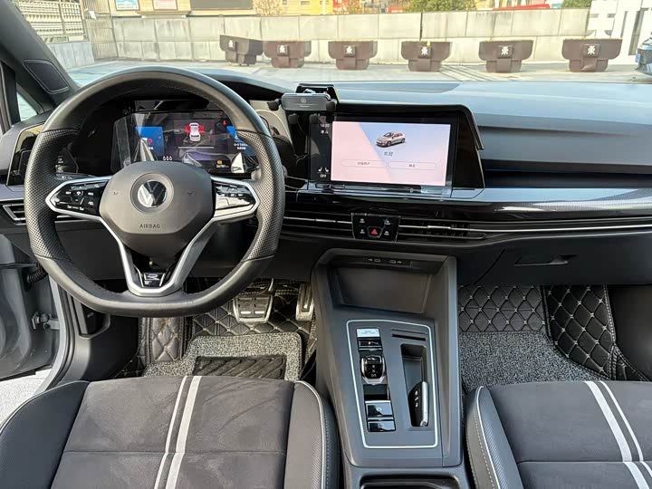 Фото 9 - Volkswagen Golf