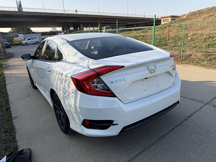 Фото 4 - Honda Civic