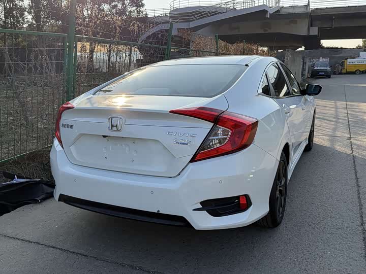 Фото 6 - Honda Civic