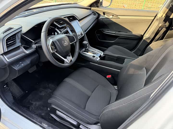 Фото 8 - Honda Civic