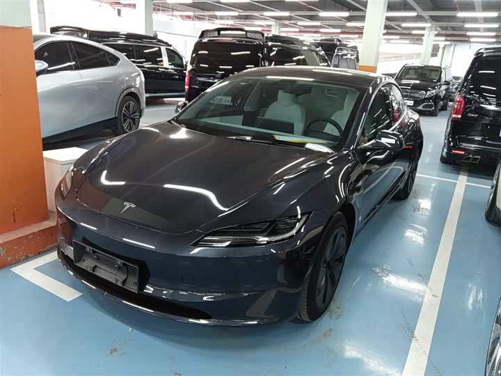 Фото 2 - Tesla Model 3