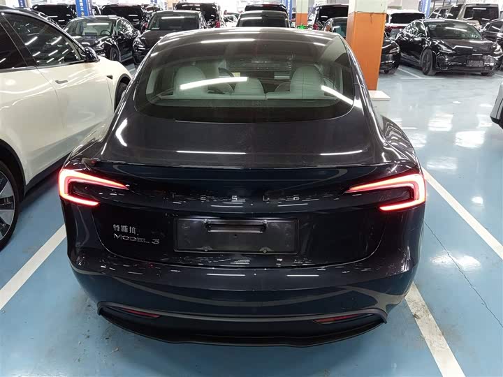 Фото 6 - Tesla Model 3