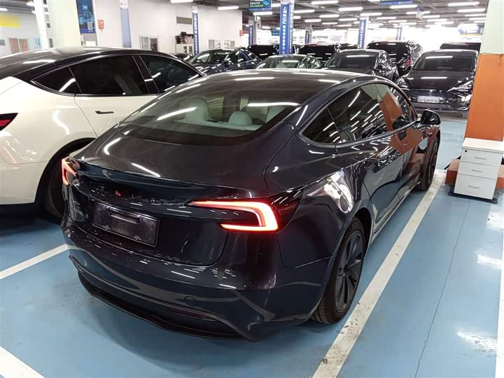Фото 7 - Tesla Model 3