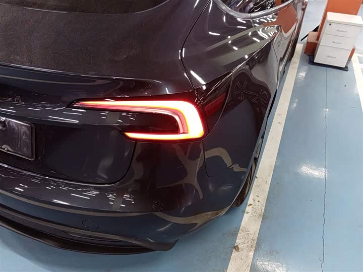 Фото 8 - Tesla Model 3
