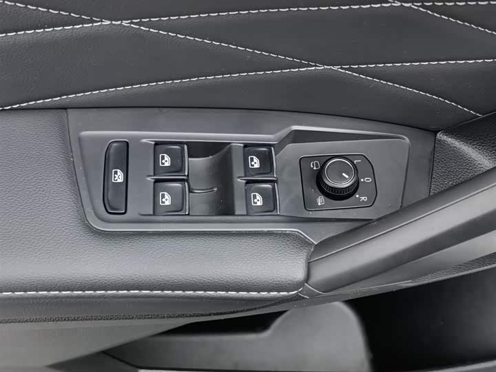 Фото 9 - Volkswagen Tiguan L Pro